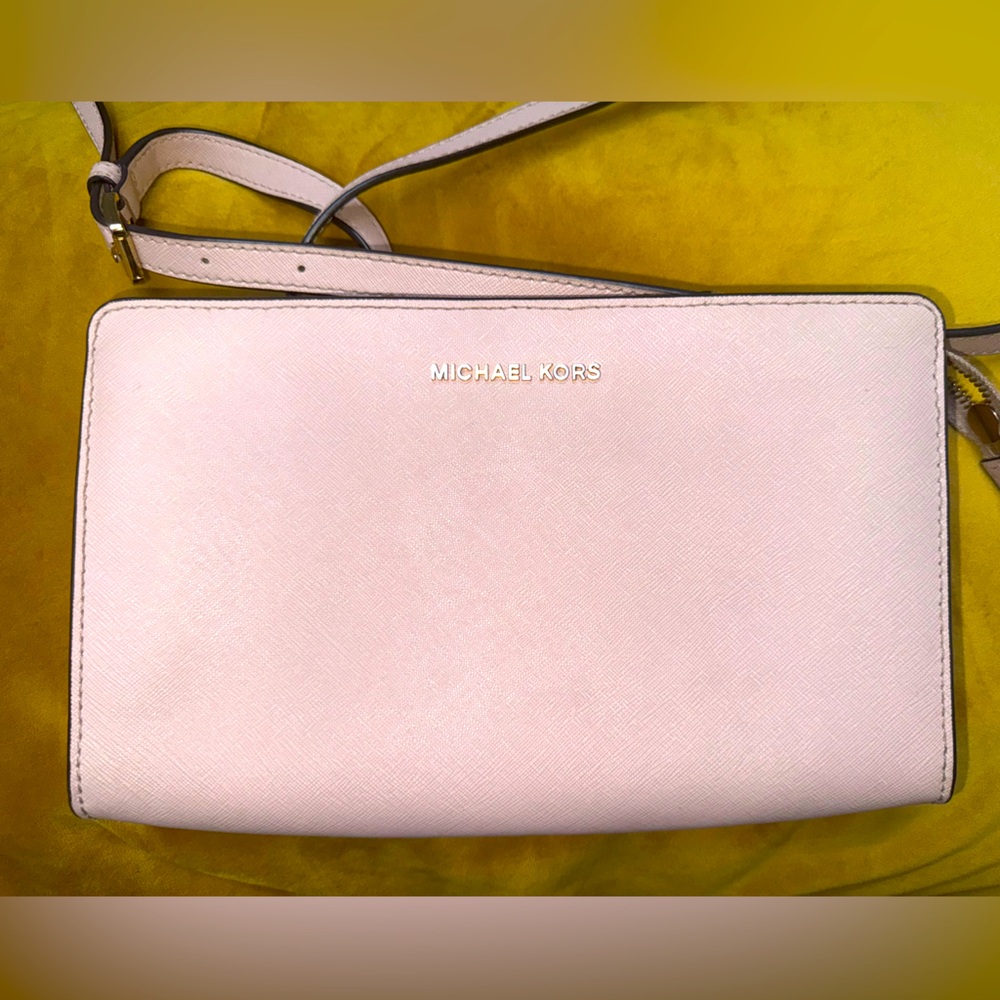 Michael Kors light pink Crossbody Bag with Minimalist Design and many pockets